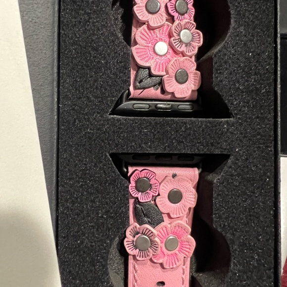 Coach Leather Tea Rose Apple Watch Strap PINK - Picture 4 of 4